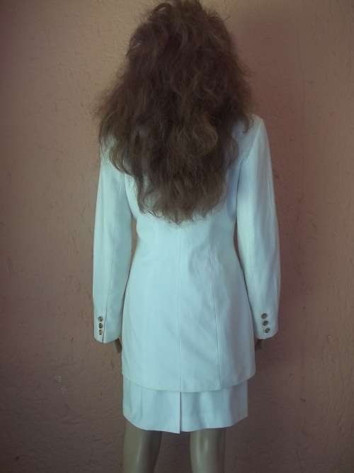 *** SALE*** STYLISH CHARTER CLUB WHITE SUIT PURCHASED FROM EDGARS - SIZE 32