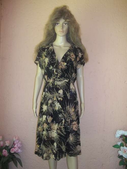 *** SALE*** BEAUTIFUL BLACK AND BEIGE FLORAL VINTAGE DRESS FROM TRUWORTHS - SIZE 38 (14)