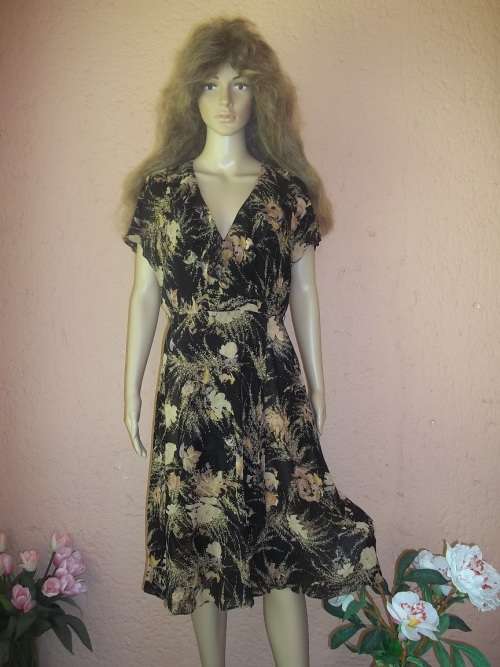 *** SALE*** BEAUTIFUL BLACK AND BEIGE FLORAL VINTAGE DRESS FROM TRUWORTHS - SIZE 38 (14)