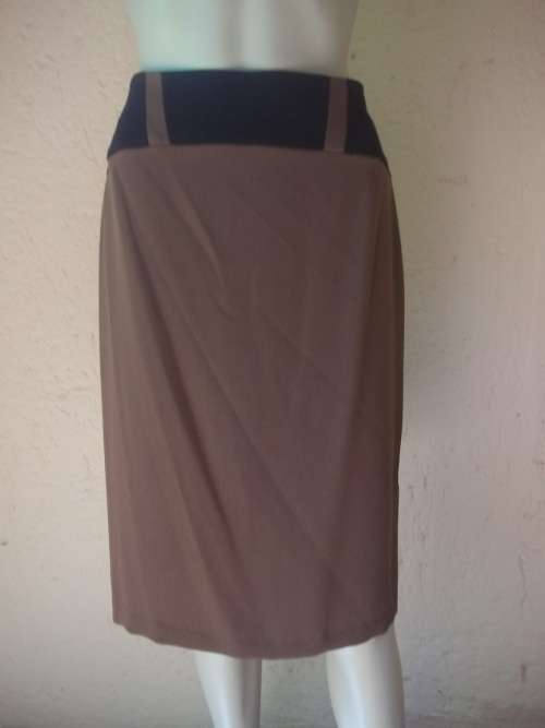 ESSENCE BROWN KNEE LENGTH PENCIL SKIRT WITH BLACK TRIM PURCHASED FROM TRUWORTHS - SIZE 32