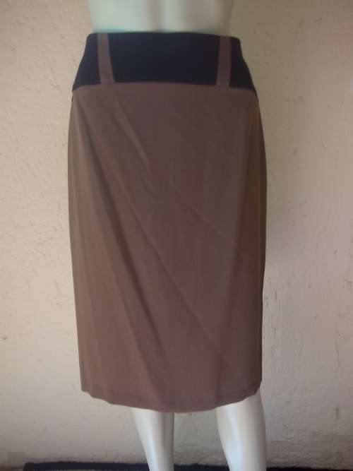 ESSENCE BROWN KNEE LENGTH PENCIL SKIRT WITH BLACK TRIM PURCHASED FROM TRUWORTHS - SIZE 32