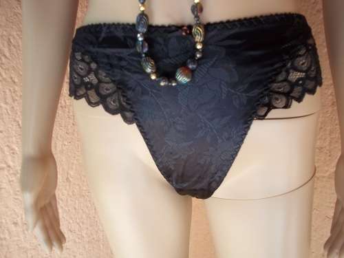 TRIUMPH INTERNATIONAL BLACK SATIN BRA SET WITH LACE INSERTS  - BRA SIZE - 34 C HIGH KINI - SMALL