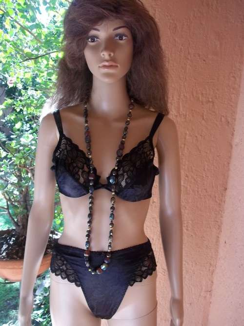 TRIUMPH INTERNATIONAL BLACK SATIN BRA SET WITH LACE INSERTS  - BRA SIZE - 34 C HIGH KINI - SMALL