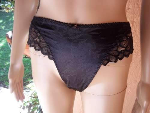 TRIUMPH INTERNATIONAL BLACK SATIN BRA SET WITH LACE INSERTS  - BRA SIZE - 34 C HIGH KINI - SMALL