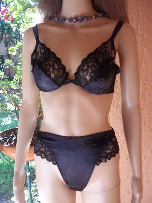 TRIUMPH INTERNATIONAL BLACK SATIN BRA SET WITH LACE INSERTS  - BRA SIZE - 34 C HIGH KINI - SMALL