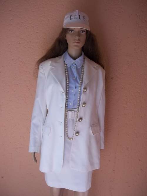 *** SALE*** STYLISH CHARTER CLUB WHITE SUIT PURCHASED FROM EDGARS - SIZE 32