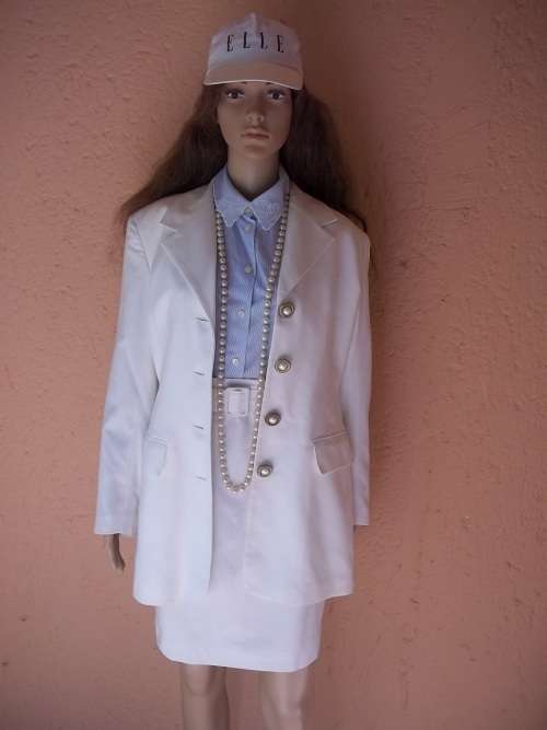 *** SALE*** STYLISH CHARTER CLUB WHITE SUIT PURCHASED FROM EDGARS - SIZE 32