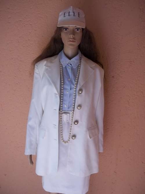 *** SALE*** STYLISH CHARTER CLUB WHITE SUIT PURCHASED FROM EDGARS - SIZE 32