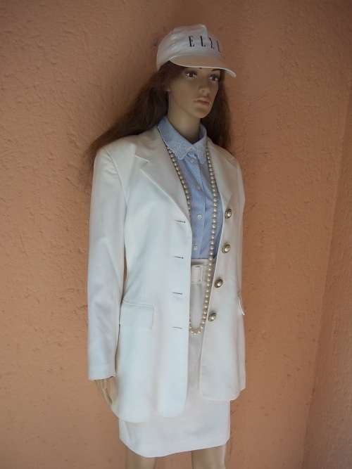 *** SALE*** STYLISH CHARTER CLUB WHITE SUIT PURCHASED FROM EDGARS - SIZE 32