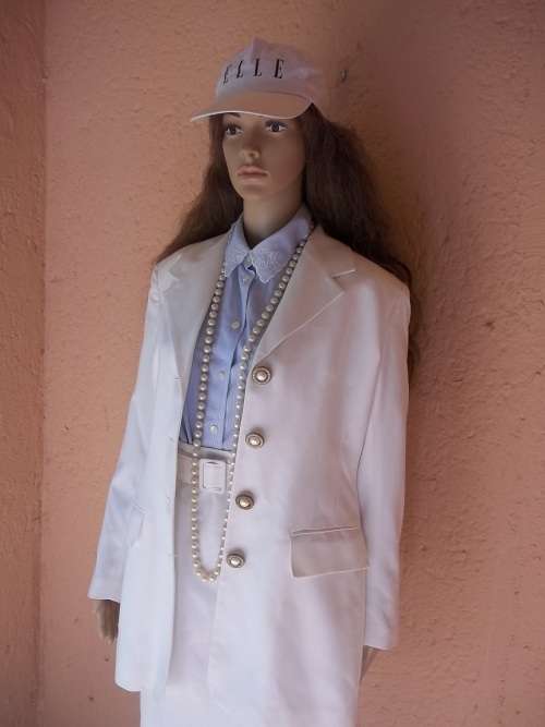 *** SALE*** STYLISH CHARTER CLUB WHITE SUIT PURCHASED FROM EDGARS - SIZE 32