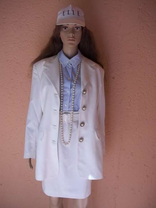 *** SALE*** STYLISH CHARTER CLUB WHITE SUIT PURCHASED FROM EDGARS - SIZE 32
