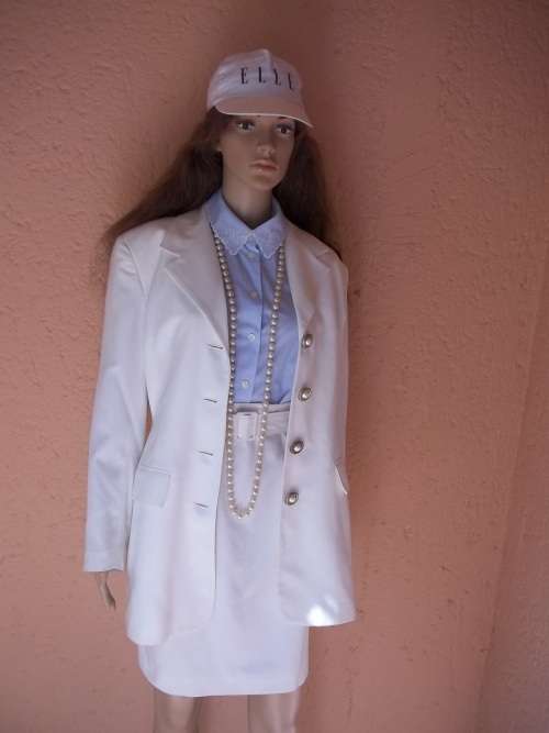 *** SALE*** STYLISH CHARTER CLUB WHITE SUIT PURCHASED FROM EDGARS - SIZE 32