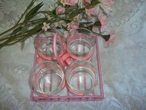 STUNNING PINK RETRO COFFEE MUGS X 4 - WITH CARRIER / TRAY - CAN ALSO BE USED FOR LEMON TEA