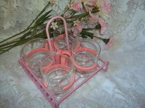 STUNNING PINK RETRO COFFEE MUGS X 4 - WITH CARRIER / TRAY - CAN ALSO BE USED FOR LEMON TEA