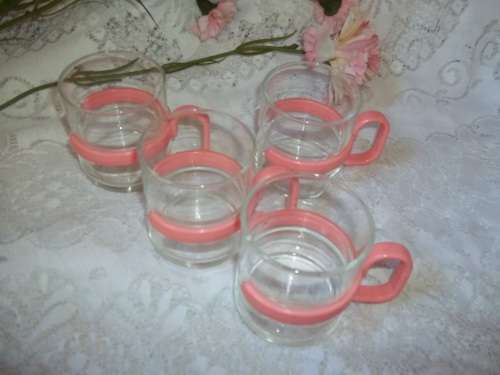 STUNNING PINK RETRO COFFEE MUGS X 4 - WITH CARRIER / TRAY - CAN ALSO BE USED FOR LEMON TEA