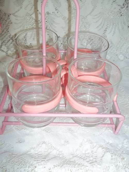 STUNNING PINK RETRO COFFEE MUGS X 4 - WITH CARRIER / TRAY - CAN ALSO BE USED FOR LEMON TEA