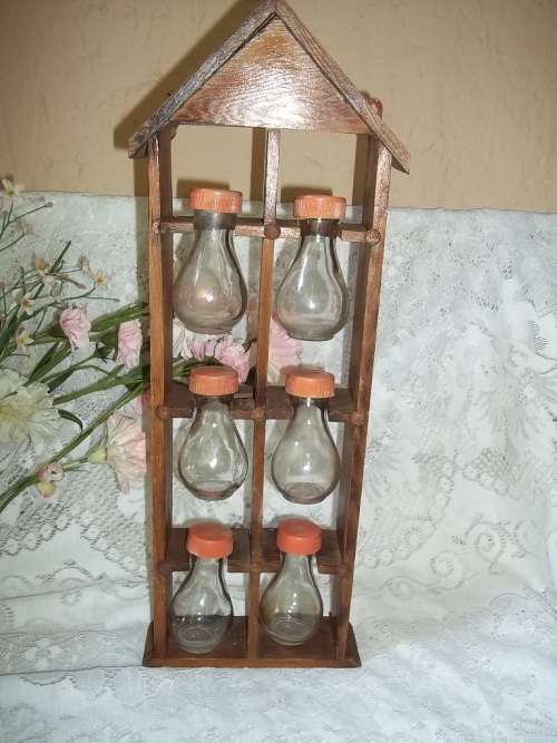 *** SALE *** WOODEN VINTAGE SPICE RACK WITH SIX GLASS CONTAINERS - CAN BE MOUNTED