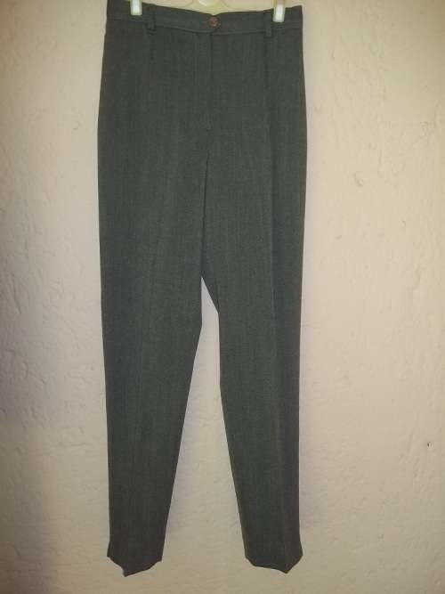 NEW CONDITION MISS CASSIDY VINTAGE FAWN PURE NEW WOOL PANTSUIT - SIZE 34 ( 10 )