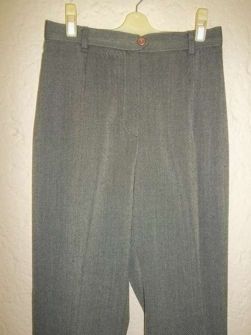 NEW CONDITION MISS CASSIDY VINTAGE FAWN PURE NEW WOOL PANTSUIT - SIZE 34 ( 10 )