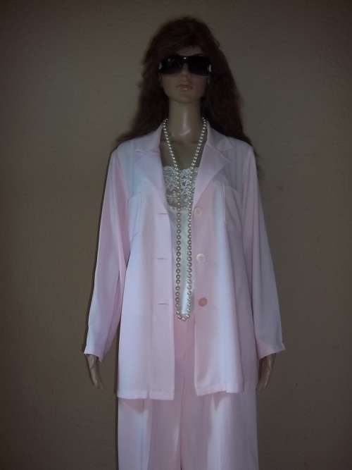 CLASSIC PINK MISS CASSIDY PANTSUIT FROM QUEENSPARK - SIZE 34