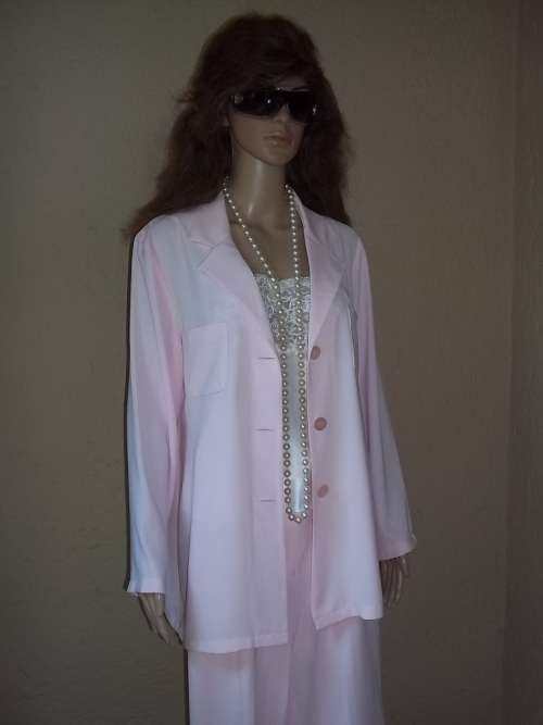 CLASSIC PINK MISS CASSIDY PANTSUIT FROM QUEENSPARK - SIZE 34