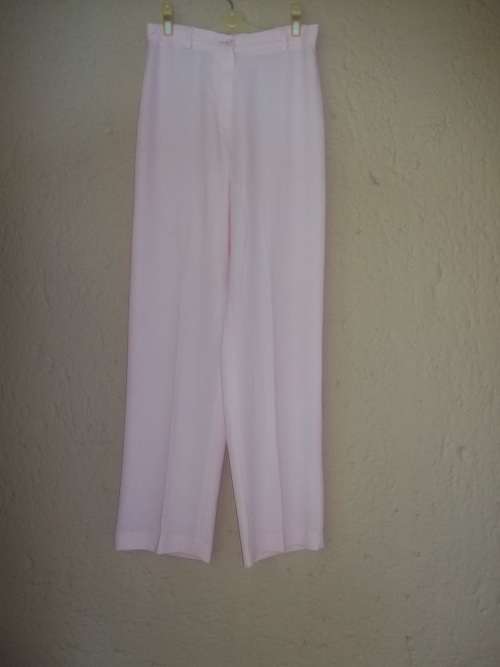 CLASSIC PINK MISS CASSIDY PANTSUIT FROM QUEENSPARK - SIZE 34