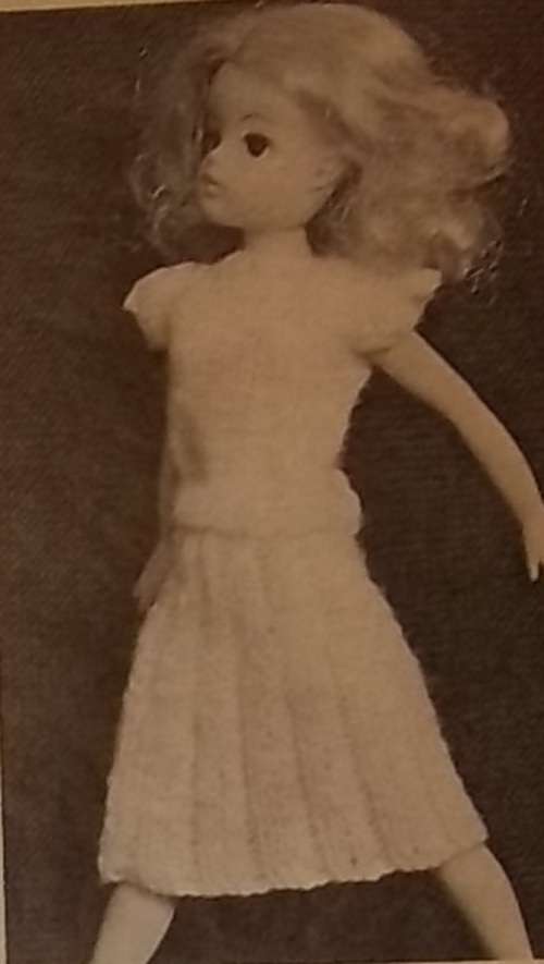 BEAUTIFULLY SUITED - FOR 30 cm SINDY VINTAGE FASHION DOLL - 2 PIECE KNITTED OUTFIT -  BARBIE ADJUST