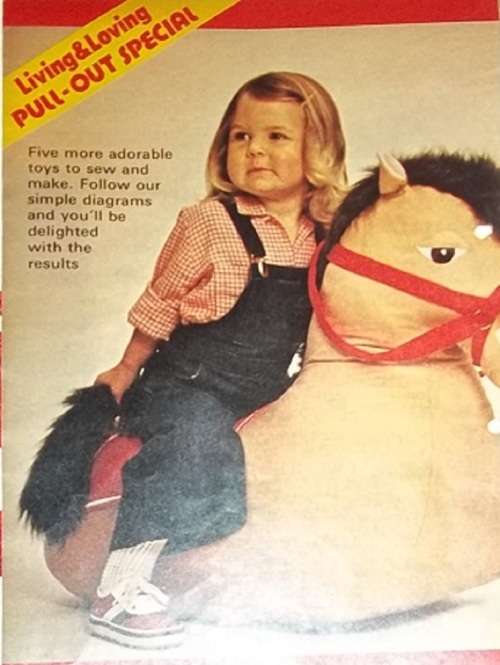 CUDDLY TOYS FOR CHRISTMAS - SUPPLEMENT LIVING AND LOVING MAGAZINE - PULL OUT PATTERNS TO KNIT & SEW