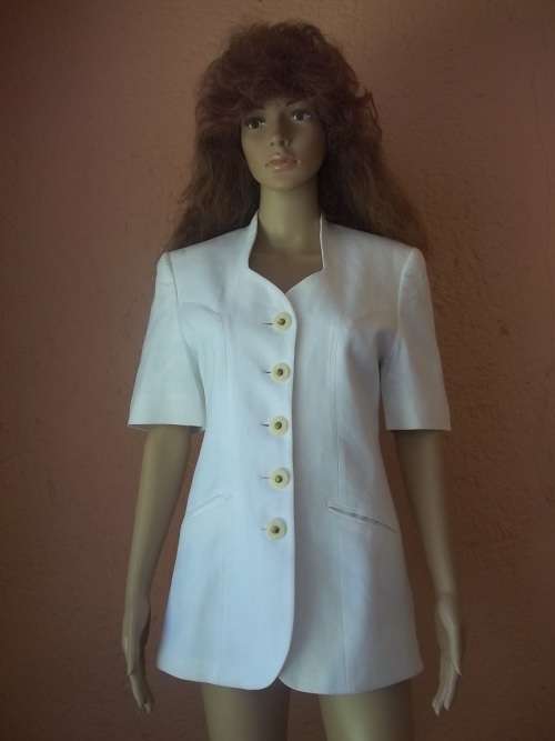 STUNNING WHITE GIORGI0 LINEN PANTSUIT FROM QUEENSPARK - SIZE 34 / 32