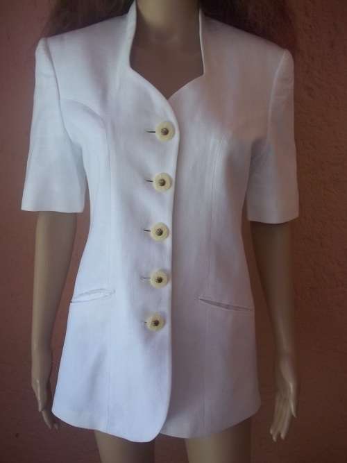 STUNNING WHITE GIORGI0 LINEN PANTSUIT FROM QUEENSPARK - SIZE 34 / 32