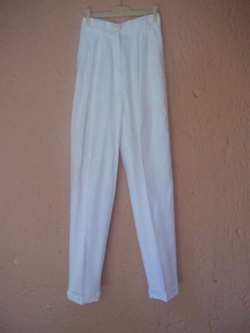 STUNNING WHITE GIORGI0 LINEN PANTSUIT FROM QUEENSPARK - SIZE 34 / 32