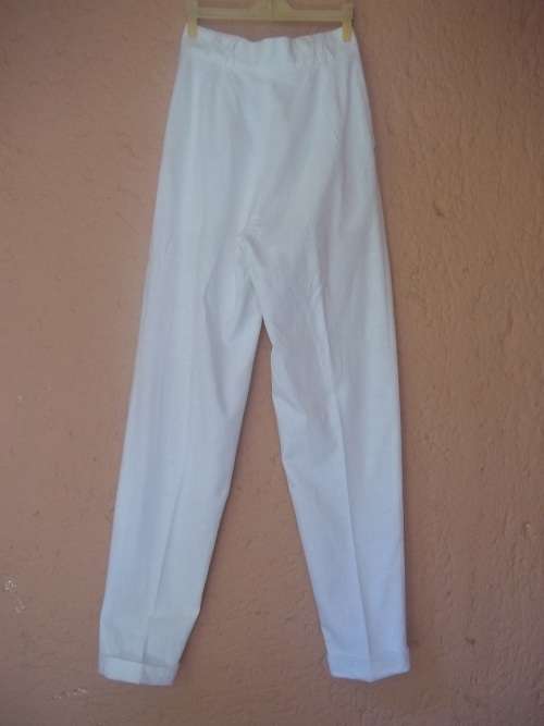 STUNNING WHITE GIORGI0 LINEN PANTSUIT FROM QUEENSPARK - SIZE 34 / 32