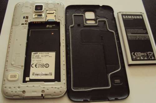 SAMSUNG GALAXY S5 ** 32GB WITH ALL ACCESSORIES***** WATER AND DUST RESISTANT