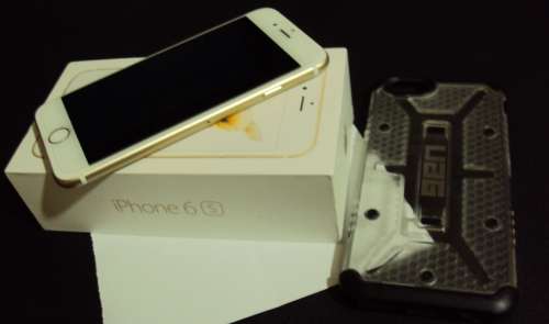 IPHONE 6S 64GB **MINT**** BARGAIN**GOLD WITH BOX AND BRAND NEW ACCESSORIES