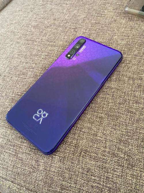 Huawei Nova 5T ***LIKE NEW CONDITION**BEST PRICE ON BID OR BUY