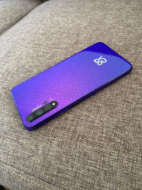 Huawei Nova 5T ***LIKE NEW CONDITION**BEST PRICE ON BID OR BUY