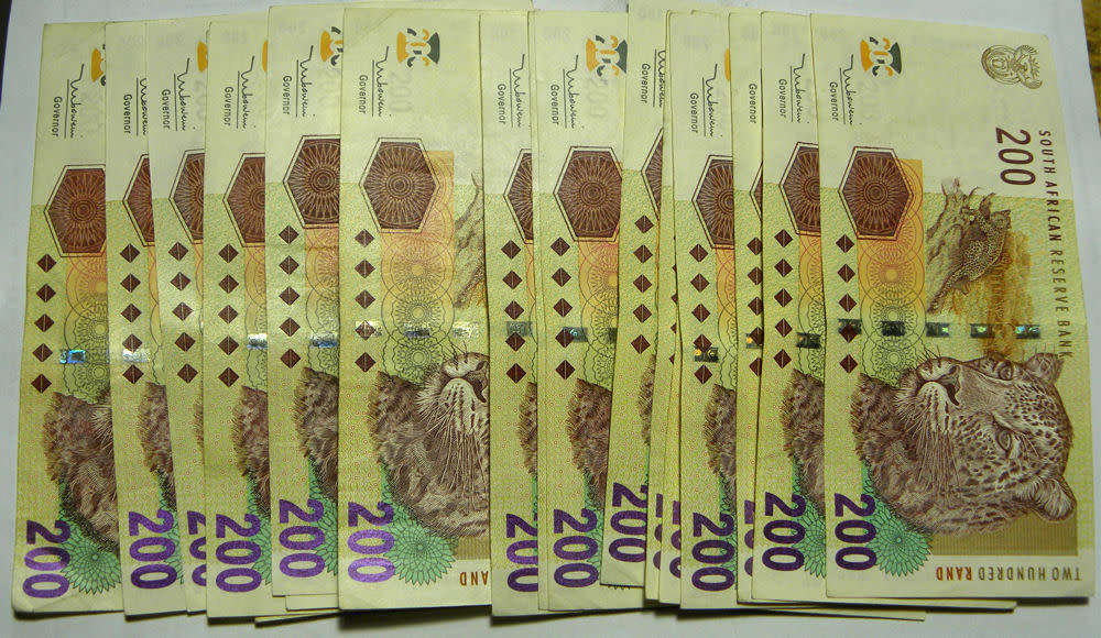Top Grade RSA notes: 16x Mboweni R200 notes (2004 to 2009) in EF/AU (my opinion)  Bid per note.