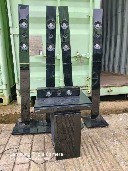 Samsung Home Theater, Blu-ray DVD, Sub Woofer, Surrounding Speakers, no remote, Worth Price R10 000