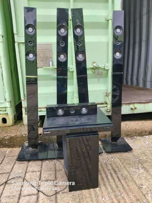 Samsung Home Theater, Blu-ray DVD, Sub Woofer, Surrounding Speakers, no remote, Worth Price R10 000