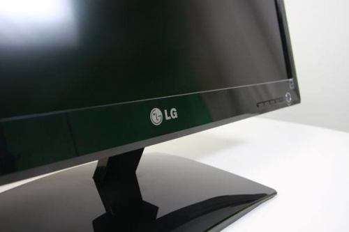 LG Cinema 3D D2542 Monitor, 25inch, HDMI, VGA, DVI , 3 in One Good for Gamers, Also Streaming