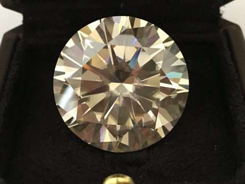 * RARE ** HUGE 7.22CT, BRILLIANT ROUND CUT MOISSANITE **