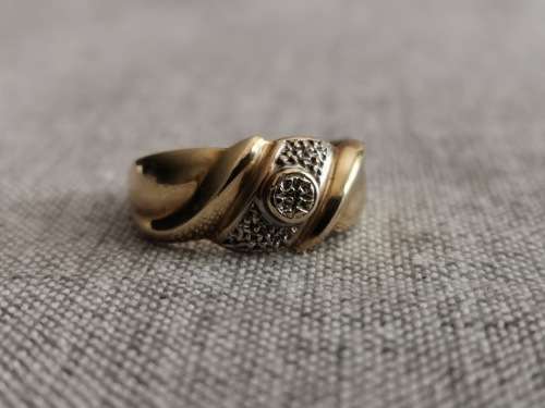 Beautiful 9ct Vintage Gold Ring