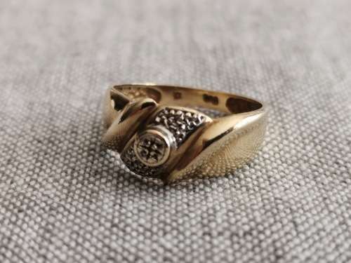 Beautiful 9ct Vintage Gold Ring