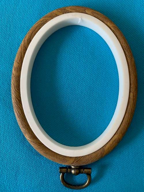 EMBROIDERY HOOP 10CM X 8CM