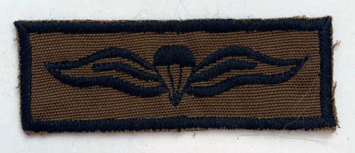 Parawing embroidered black on nutria (A)