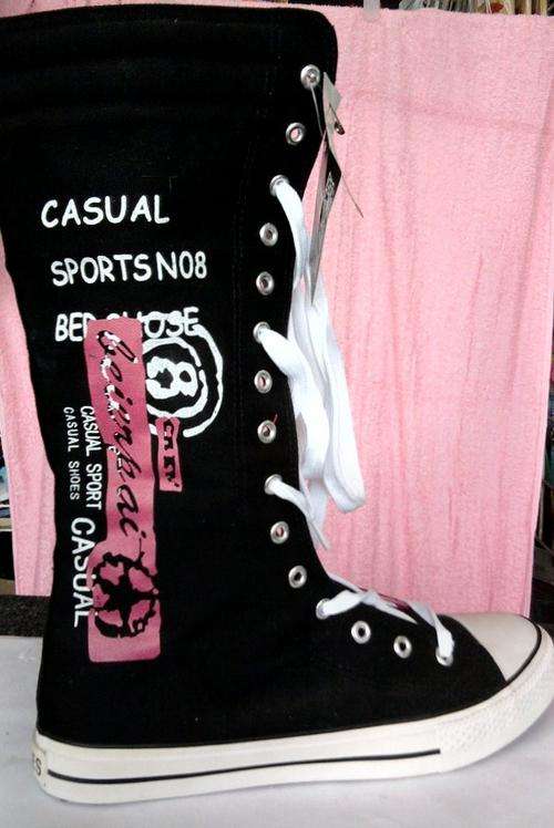 CASUAL SPORT BOOTS-- black/fushia  size 5, 6