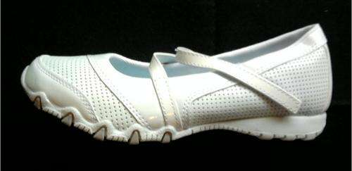 PUMPS, WHITE, SIZE 4