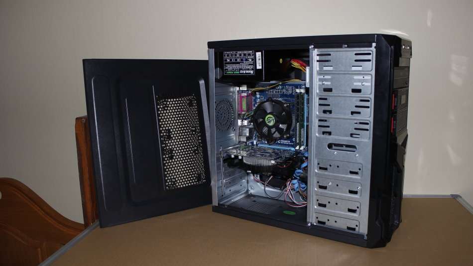 **Must Go**Gaming PC: Intel core i5  / 8 GB DDR3 / HD 7750 / 45