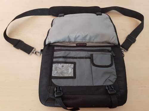 Super Fast Dell XPS 12 Touch Screen i7 256 SSD 12 inch 2-in-1 Laptop Plus Carry Bag