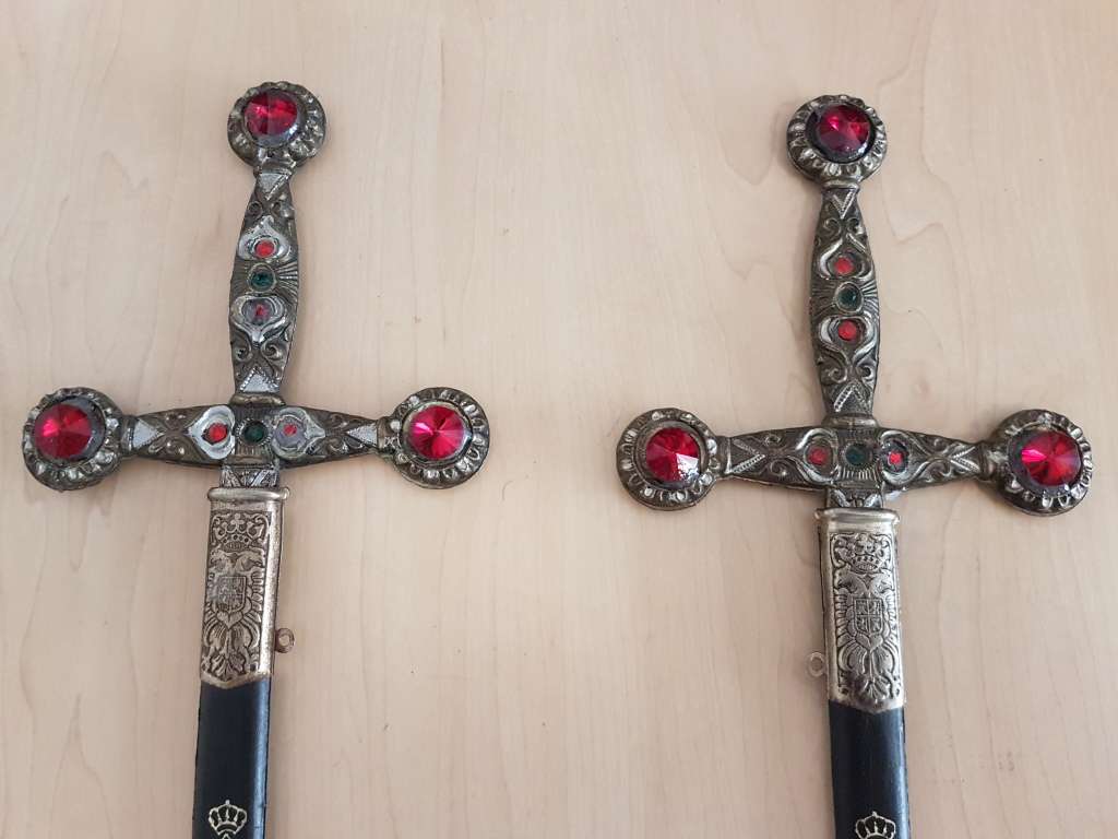 Pair of Patentado Ryc Spanish Decorative Display Swords with Scabbards (Length 50cm)
